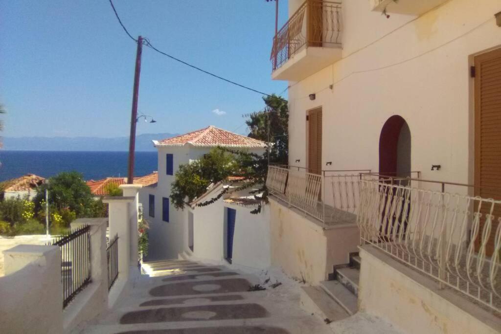 Über den Dächern von Koroni Exterior foto